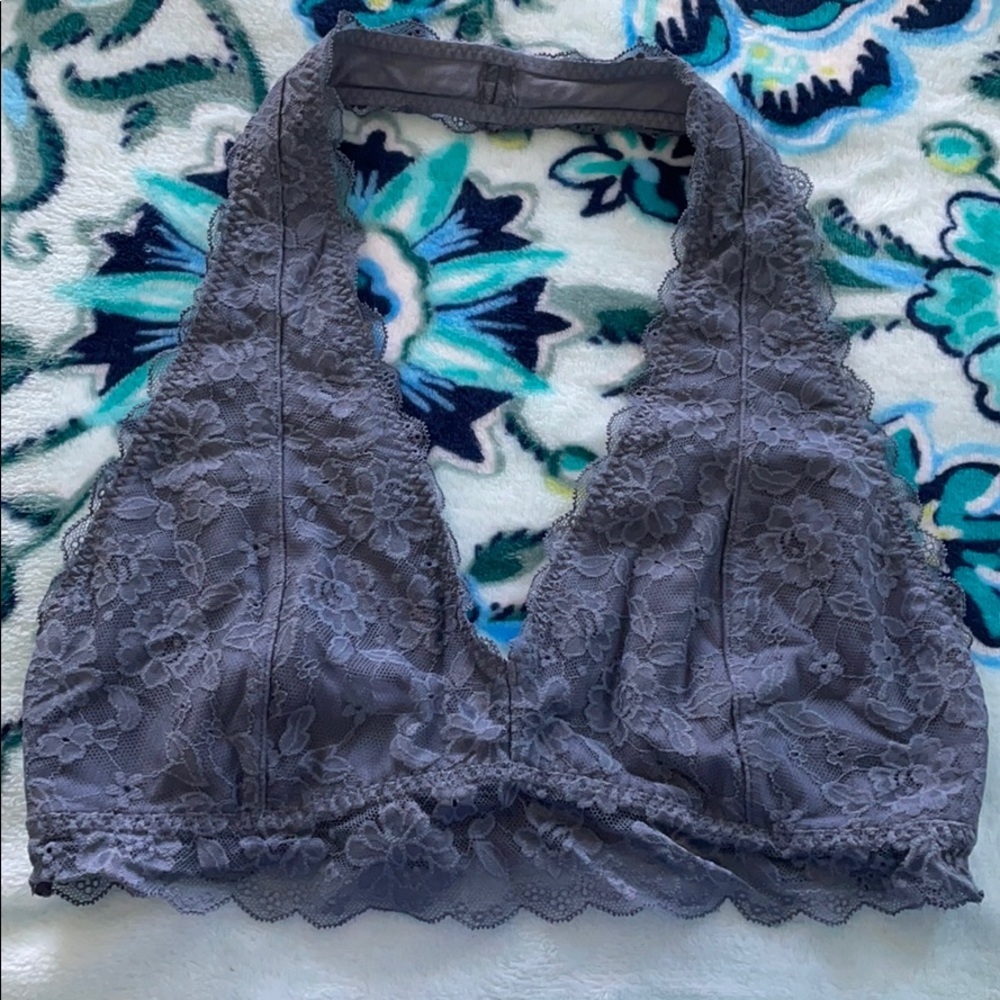 GillyHicks/Hollister Gray Bralette w/ Clasp Size L